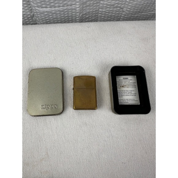 Zippo Classic Brushed Solid Brass Lighter. - Picture 1 of 7
